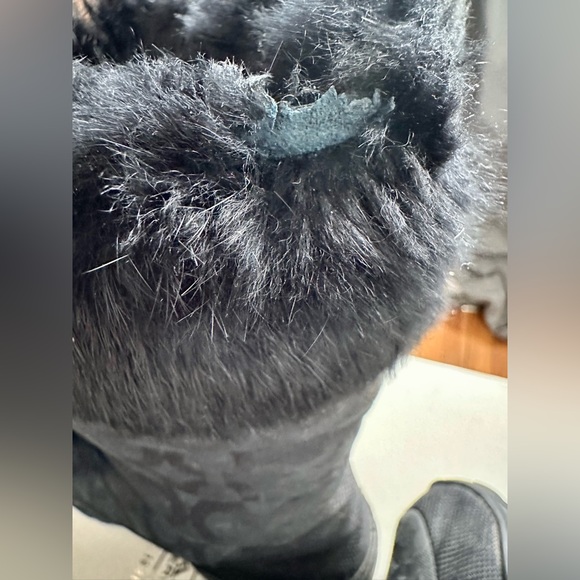 Coach boots size 9 with Rabbit fur in box good condition. - Picture 4 of 5